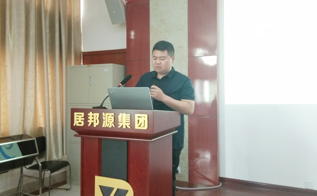 公司王淑龍經(jīng)理分享成功案例，提倡要敢于突破習(xí)慣的思維方式，細(xì)心觀察和揣摩市場，做出異乎尋常的決定，才能有一份驚喜的收獲。