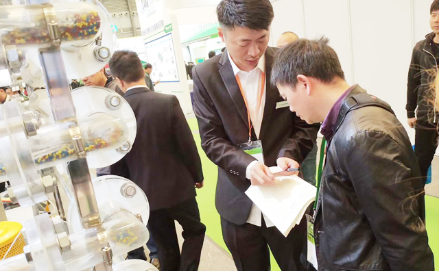 展會公司將氣力輸送新產品帶入廣大視野，獲得現場眾多參展觀眾的圍觀探討。