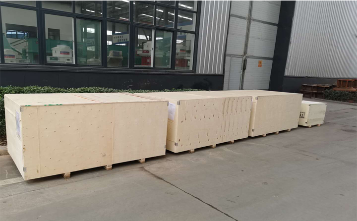 打包封箱等待發(fā)貨的羅茨風機 打包封箱等待發(fā)貨的羅茨風機