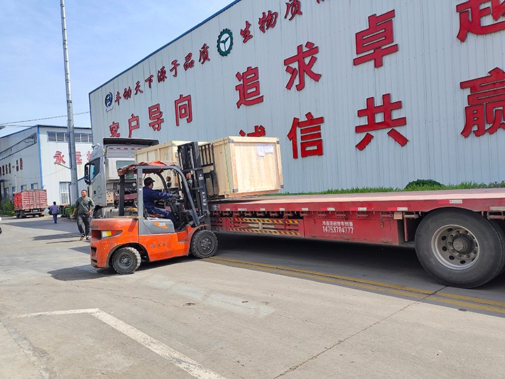 豐源機械羅茨鼓風(fēng)機發(fā)貨出口到印尼 圖片關(guān)鍵詞