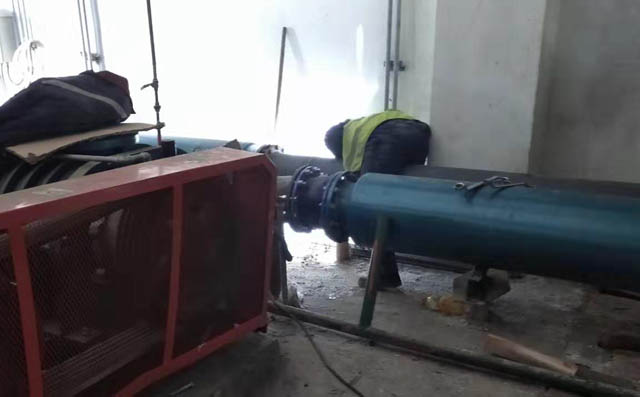 章丘豐源生產(chǎn)的fsr250G型號羅茨風(fēng)機(jī)正式在山東國銘球墨鑄管科技投入使用 圖片關(guān)鍵詞