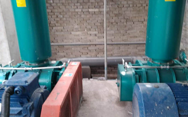 章丘豐源FSR200BG型號羅茨鼓風(fēng)機(jī)用于遞歸吉盛織染污水處理廠 圖片關(guān)鍵詞