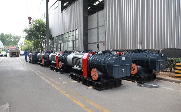 六月，是一個(gè)成熟的月份，驕陽似火，鮮花盛開，麥浪金黃，桃李芬芳，在這望不盡綠意盎然的六月，我們的羅茨風(fēng)機(jī)又發(fā)貨了