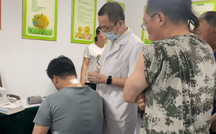 伏貼惠工——熱烈歡迎區(qū)人民醫(yī)院走進(jìn)章丘豐源 伏貼惠工——熱烈歡迎區(qū)人民醫(yī)院走進(jìn)章丘豐源