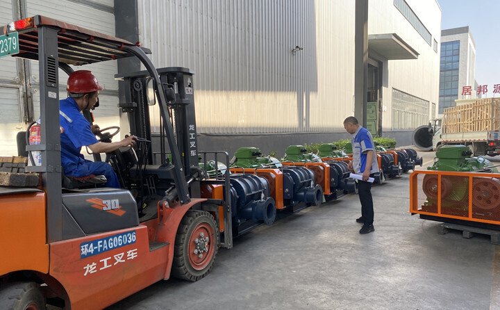 三葉羅茨鼓風(fēng)機(jī) 三葉羅茨鼓風(fēng)機(jī)